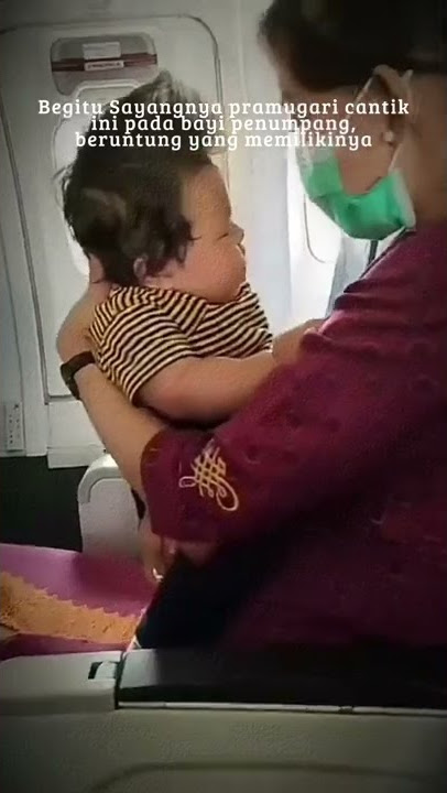 Sangat Luar Biasa Pramugari Bekerja sambil Gendong Bayi - Pramugari Luar biasa #short