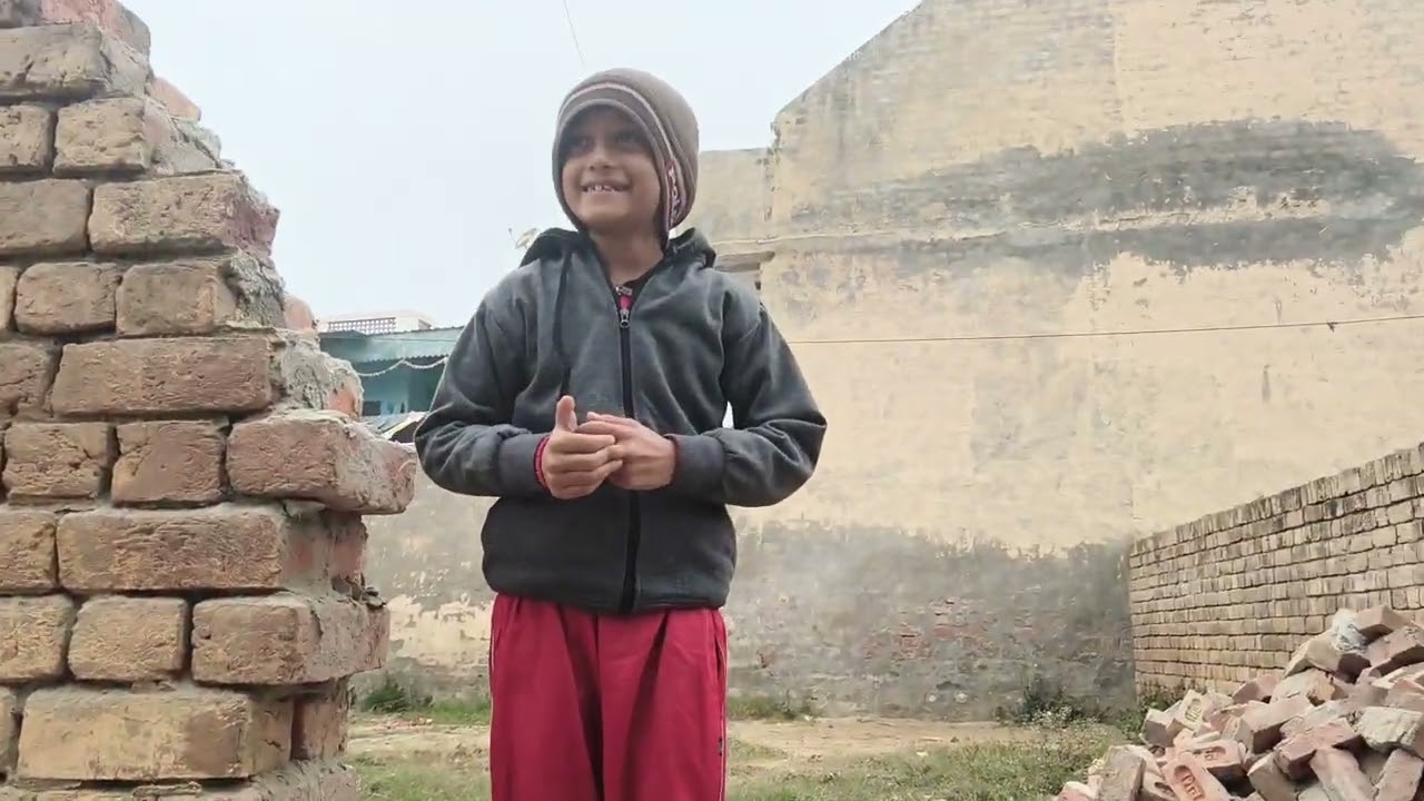 नवीन शर्मा मामा के साथ बात करते हुए 