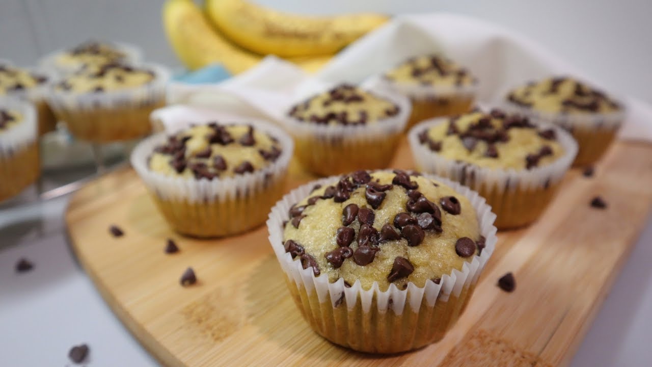 Easy Banana Muffins with ONLY 5 INGREDIENTS!