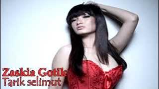 zaskia gotik tarik selimut