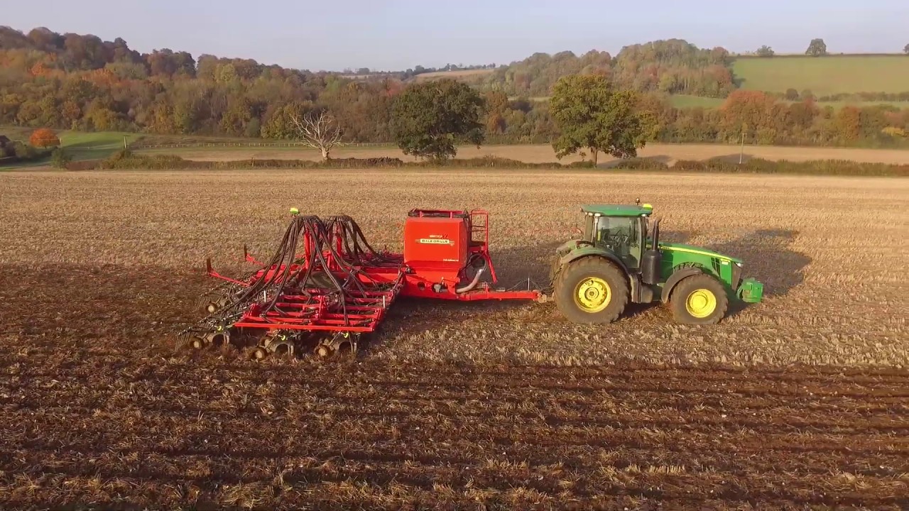 John Deere 8360R pulling Dale Drill Eco XL 10m in Chiltern Hills