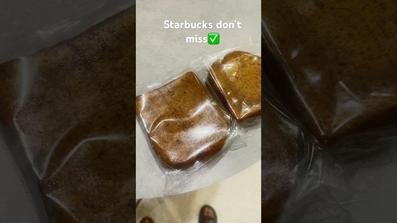 Starbies pumpkin spice cake 🤤 