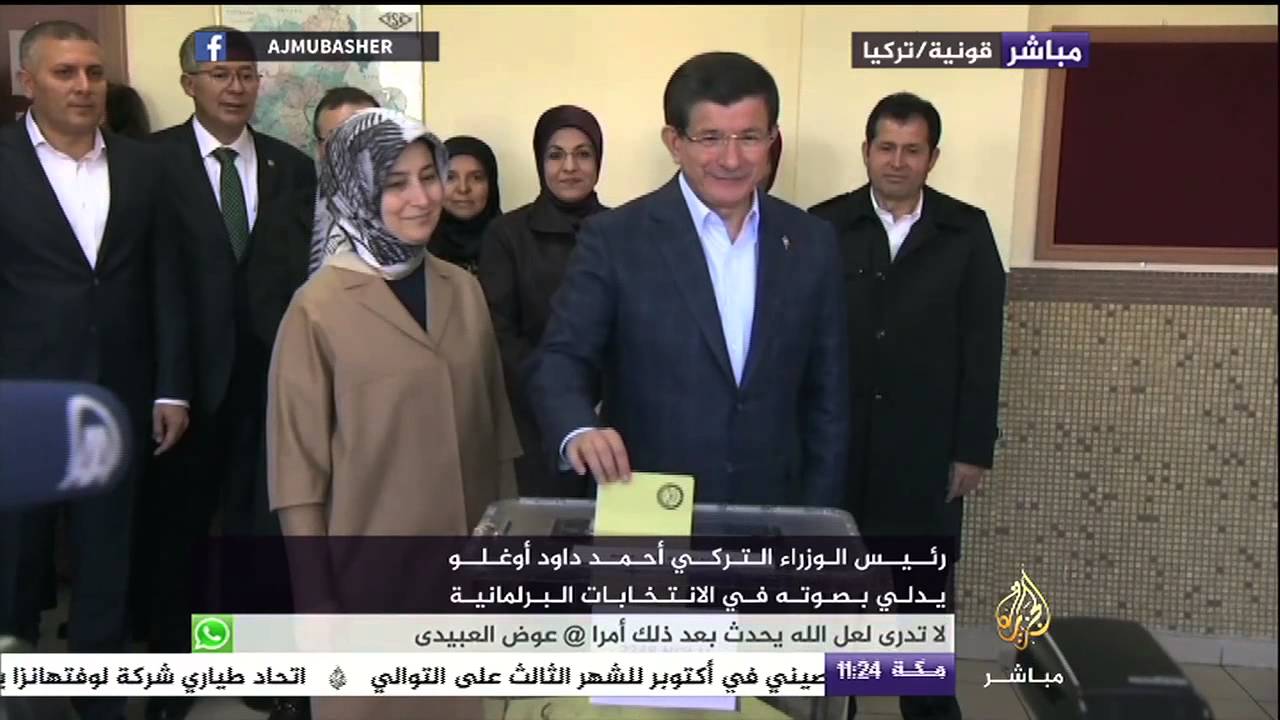 رئيس الوزراء التركي يدلي بصوته في الانتخابات البرلمانية