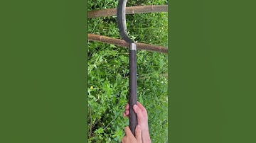 Tôi làm con dao quắm phát rẫy bằng thép mắt xích xe tăng Mỹ chặt cây như chặt chuối vậy