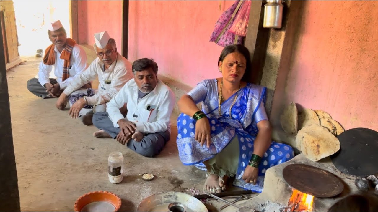 गजराबाईची मटण खानावळ लोकं बोट चोखु चोकू खात्या 