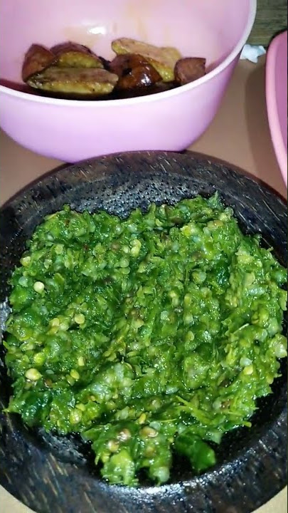 MAKAN BEBEK SAMA SAMBAL GOANG DI ABAH EMO CIKEBO MAJA