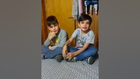 Respondiendo 10 Preguntas con mí primo Ian