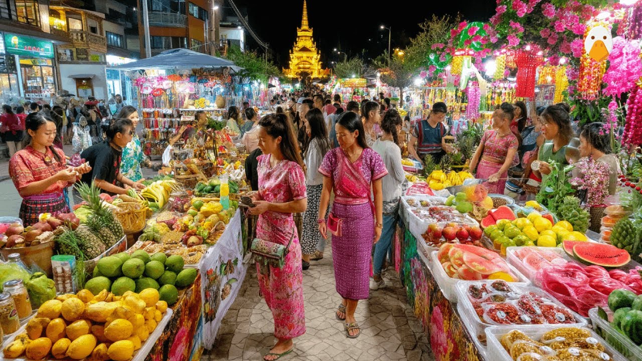 Сишуанбаньна, Юньнань🇨🇳 Этот тропический ночной рынок напоминает Таиланд! (4K HDR)