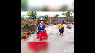 Vizhiyazhaku Pozhiyum Radha Song by Amrita and Ankita dance cover.