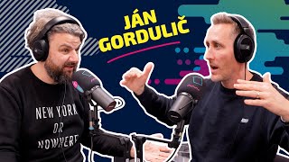 Ján Gordulič o fungovaní Silných rečí, prijatí svojej úlohy aj prekladaní Priateľov  | SAJFA ŠOU