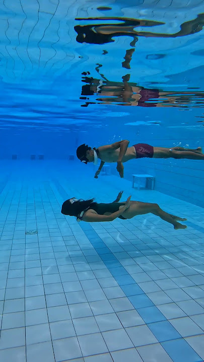 Underwater NO FINS tandem swim 💙
