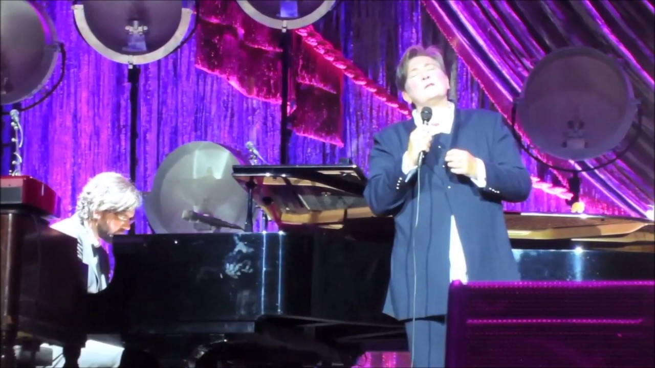 Kd Lang Sings Hallelujah Live In Melbourne July 18 2017 Youtube 