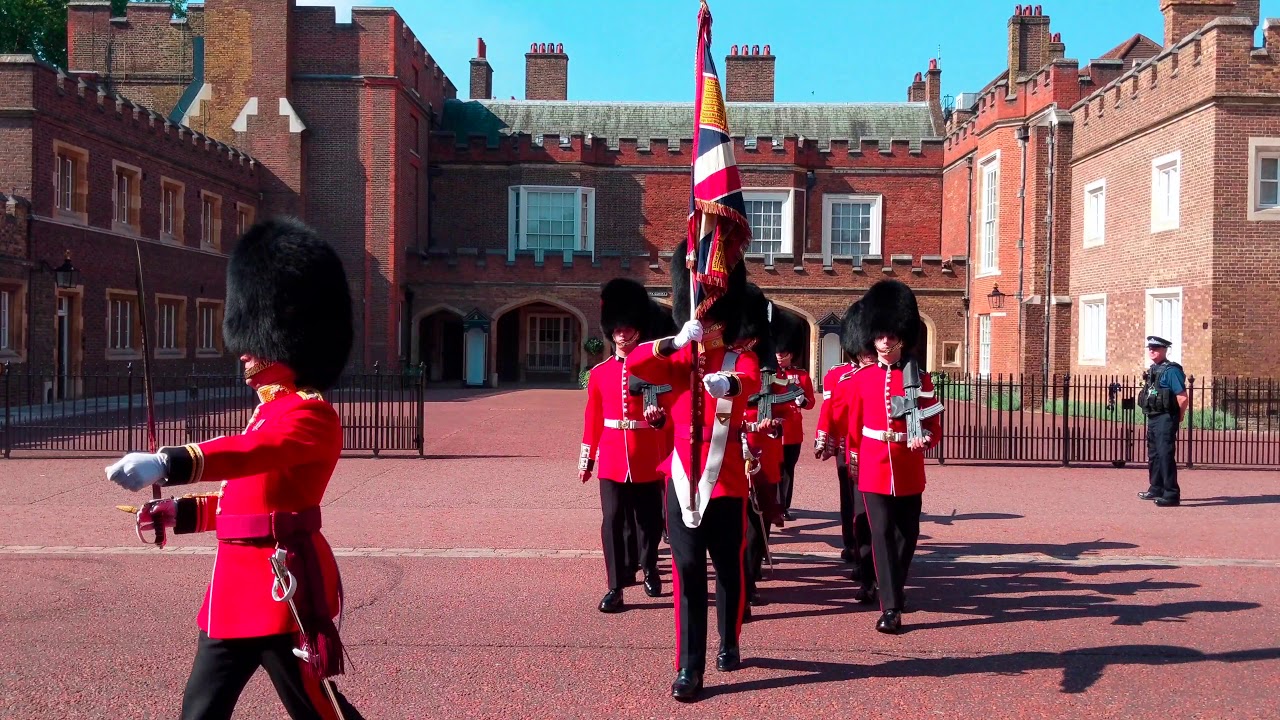 Queen's Guard Marching Band 白金漢宮軍樂隊 YouTube