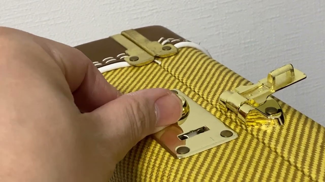 値段高めのフェンダーのギターについてくる純正のハードケースの開け方