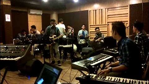 Extra - Matthew Sayersz feat Rafi