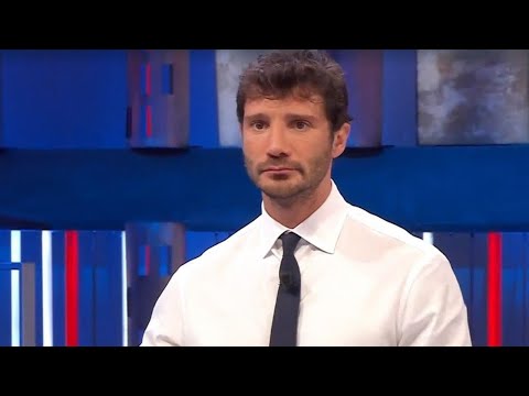 Video Sanremo 2026, la svolta inaspettata di De Martino la decisione del conduttore ha sconvolto tutti
