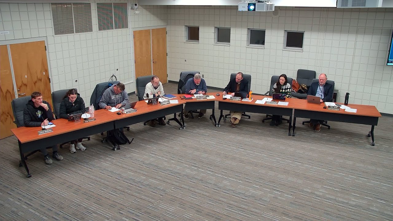 Члены школьного совета одобрили повышение налогового сбора на 7,81 процента.