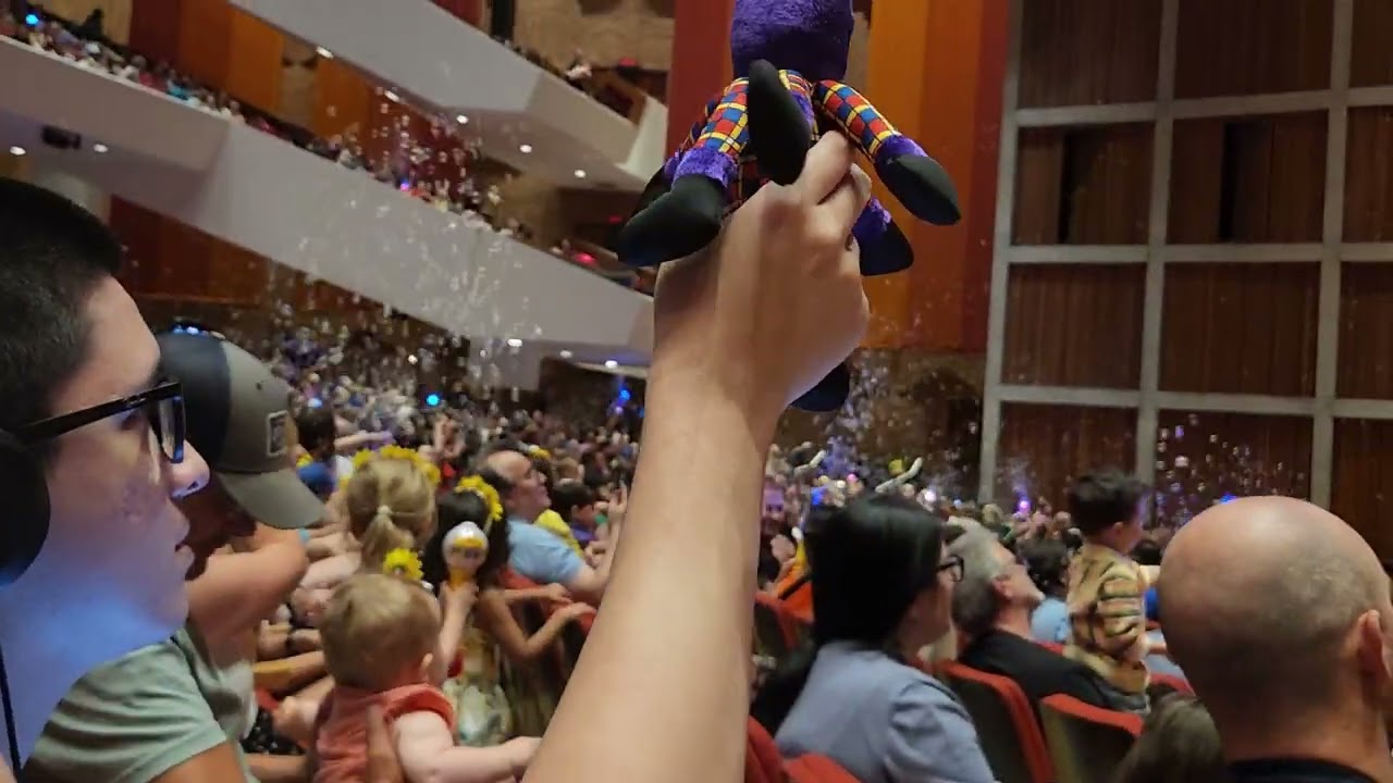 🎬 “Shake Your Hands Like Henry! | The Wiggles Tour Live 🎶🐙”