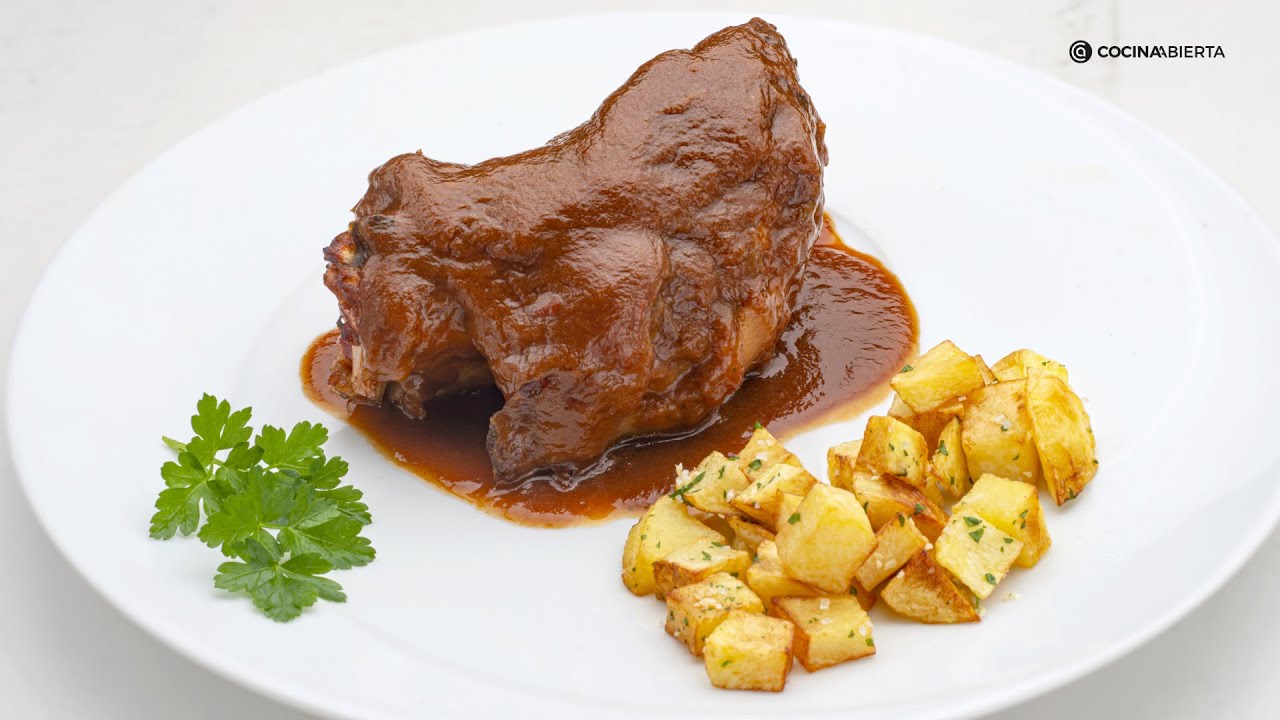 Manita de cerdo asada con patatas fritas: una receta de Karlos Arguiñano