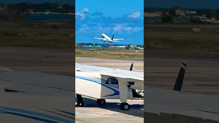 ✈️ Catch N61886 United Airlines Boeing 737-924ER(WL) with its iconic winglets taxis for takeoff! 🛫