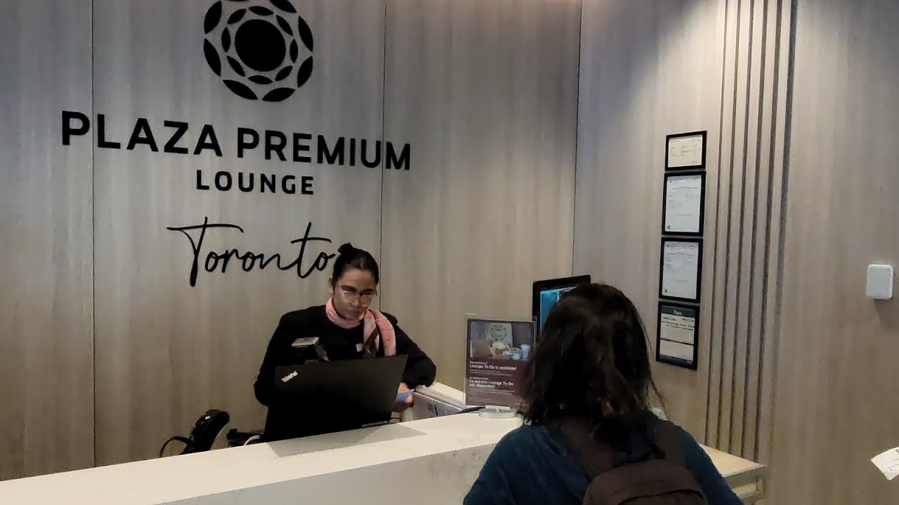 Toronto Airport YYZ Lounge Premium Plaza T1