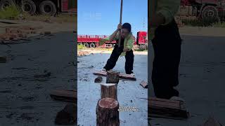 Axe with good steel temper is strong and durable #choppingwood #axe #blacksmith #farm tool#wood