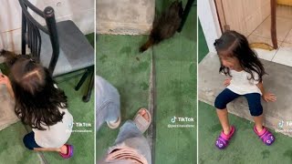 una pequeña llora desconsoladamente tras ver cómo su pollo se come a su grillo “Qué maldad\