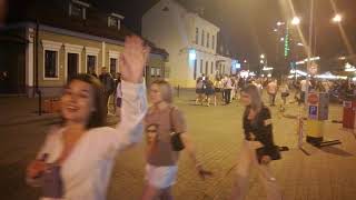Beyaz Rusya Minsk'te Cumartesi Gecesi - Barlar Sokağı'nda Gece Hayatı - Nightlife Belarus Minsk 2021
