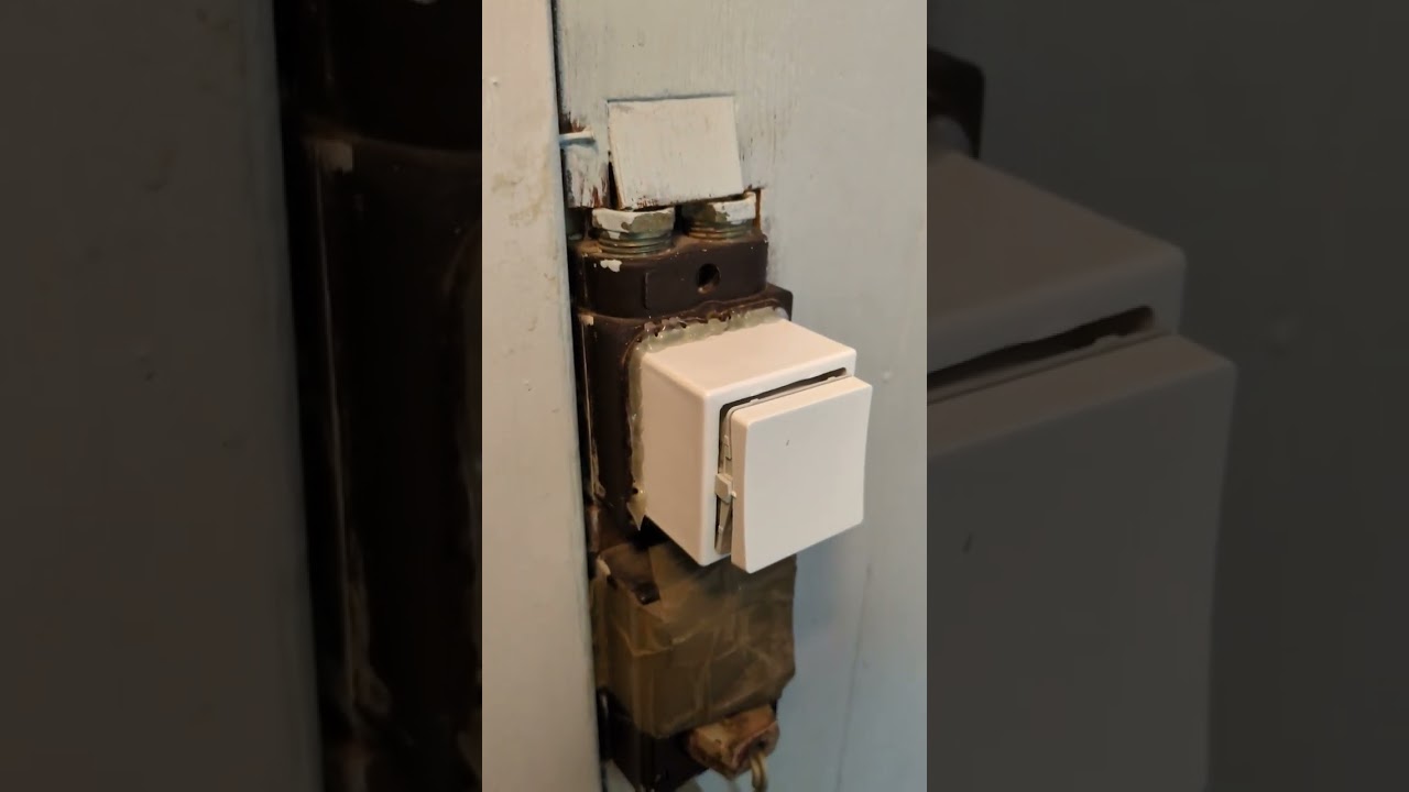 Spændende - gammel underlag med ny samt afbryder. 