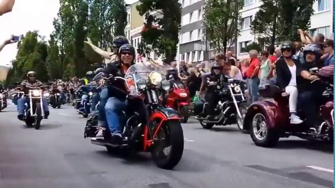 WOW Meriah Banget Konvoi  Moge Harley  Davidson  Banyak 