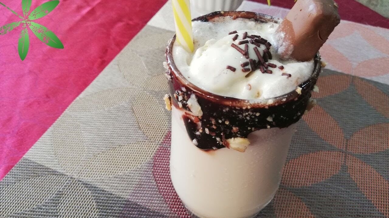 Snicker Ice Cream Shake HOW TO MAKE CHOCOLATE ICE CREAM SHAKE YouTube