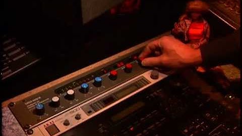 Linn Perfect! - A demonstration of the URSA MAJOR Stargate 323 Digital Reverberator on drums