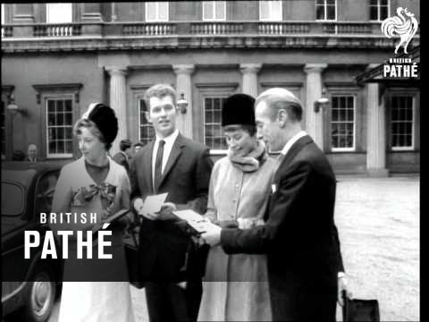 Buckingham Palace - Queen Honours Sport Aka Stanley Matthews Knighted  (1965) - YouTube