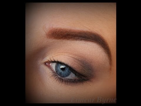 Could this be the easiest smoky eye tutorial?