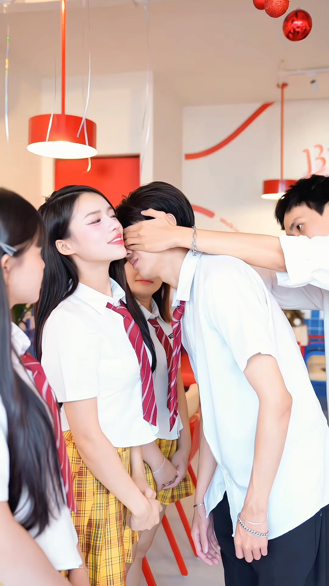 He forgot his girlfriend's scent ? #chany #c4class