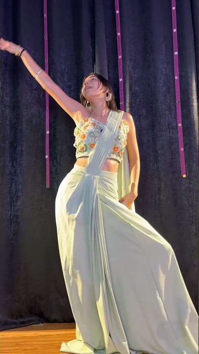 Mungda | Dance Video | Khyati Sahdev | Trending | Danceaholic Studio | #ytshorts |