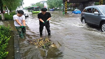 Draining Massive Flood By Unclogging Drains, Big Whirlpools Rescue Flooding Street
