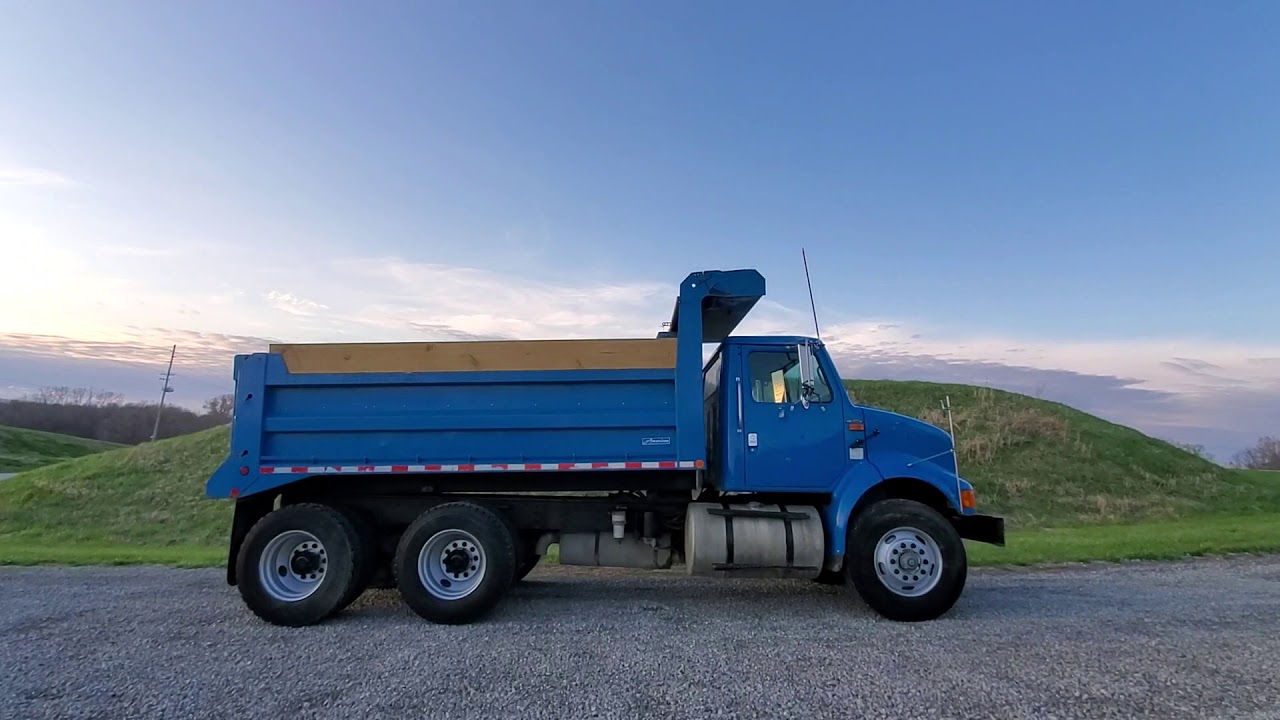 2001 INTERNATIONAL 8100 TANDEM DUMP TRUCK CUMMINS DIESEL DUMP BED