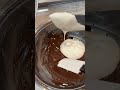 余ってたほうじ茶のクッキー生地で、今日のおやつ。前の日から生クリームにほうじ茶を浸しておいて、のんびりタルト作り。ほうじ茶のスイーツが大好き🍵🤎