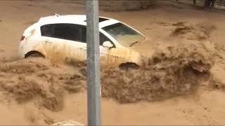 Biblical flood in Turkey! Streams of water wash away people and cars in Sirnak! Resimi