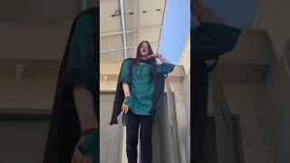 what do this girl 😲😱 l hot girl 🤫🤢 l viral video youtube comunity l lips 🤪 trending l shorts funny