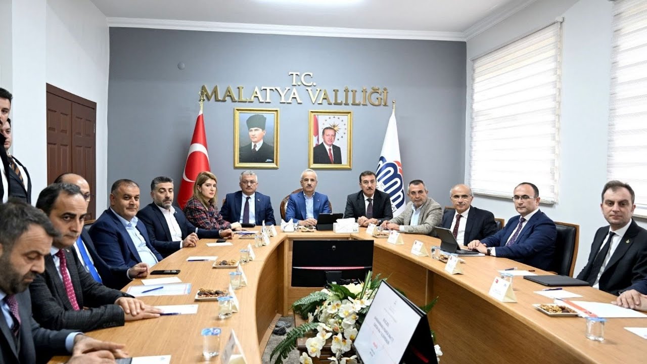 Bakan Abdulkadir Uraloğlu Başkan Sami Er’i makamında ziyaret etti