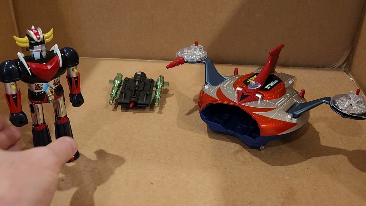 Bandai Chogokin Deluxe Grendizer & UFO Spazer - YouTube
