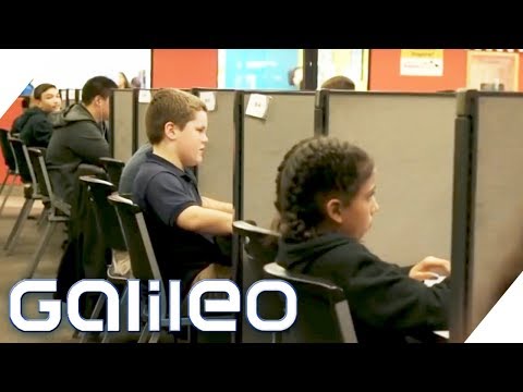 Büro statt Klassenzimmer: Diese Schule bereitet auf den Berufsalltag vor | Galileo | ProSieben