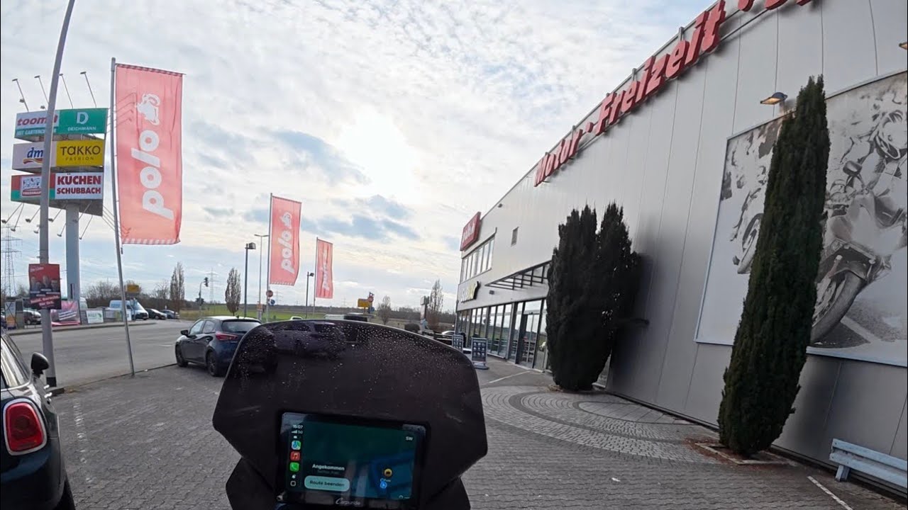 Weiterfahrt zum Polo Store 