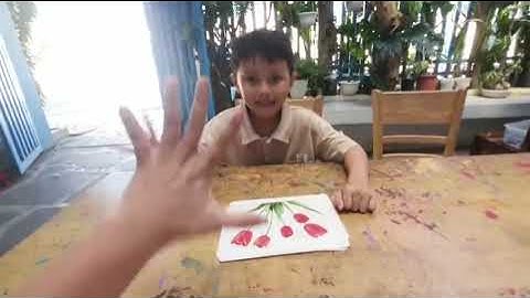 Tiếng Anh Giao Tiếp Thiếu Nhi Tại Phan Thiết: Kay  talking about Flowers