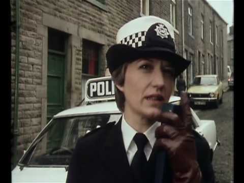 JULIET BRAVO SERIES 2 - INSPECTOR DARBLEY AND SERGEANT BECK DISCOVER A  CORPSE - YouTube