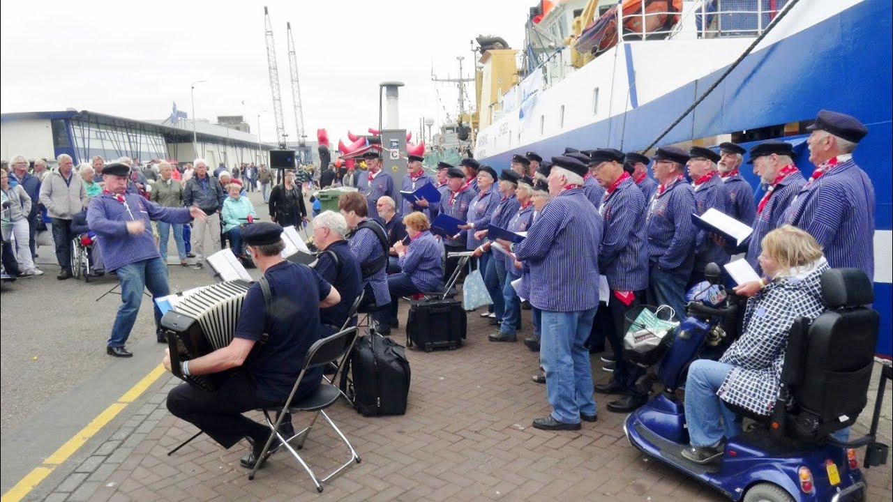 shantykoor scheveningen (vlaggetjesdag 2015) 13-6-2015