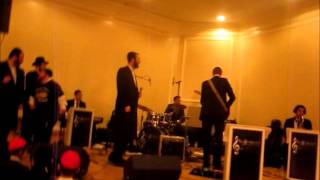 Beri Weber, with some Mezamrim members singing at Dovid Elefants Wedding