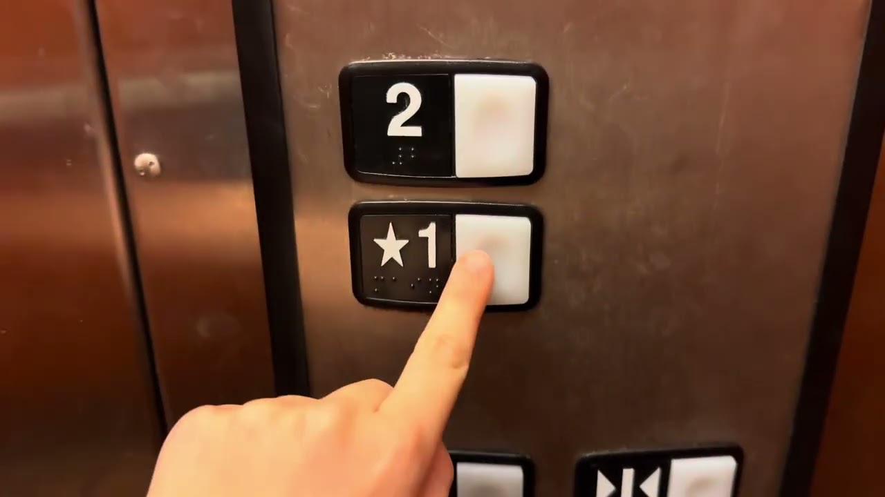 Schindler HT 330A Elevator at Famous Dave’s, Wisconsin Dells, WI